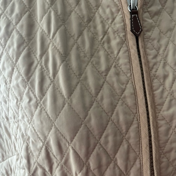 Women's Talbots Petites Tan Quilted Lightweight Vest, Size LP - Picture 4 of 9